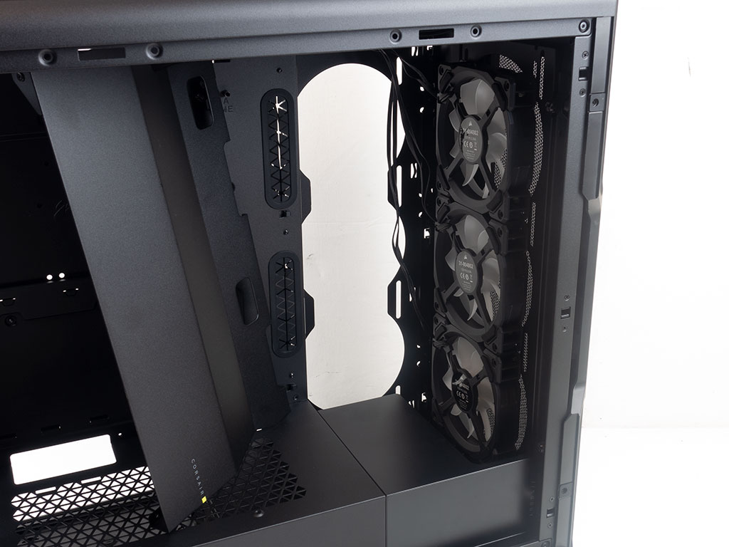corsair-icue-5000t-rgb-black-o2 Giá gắn quạt có thể tùy chỉnh