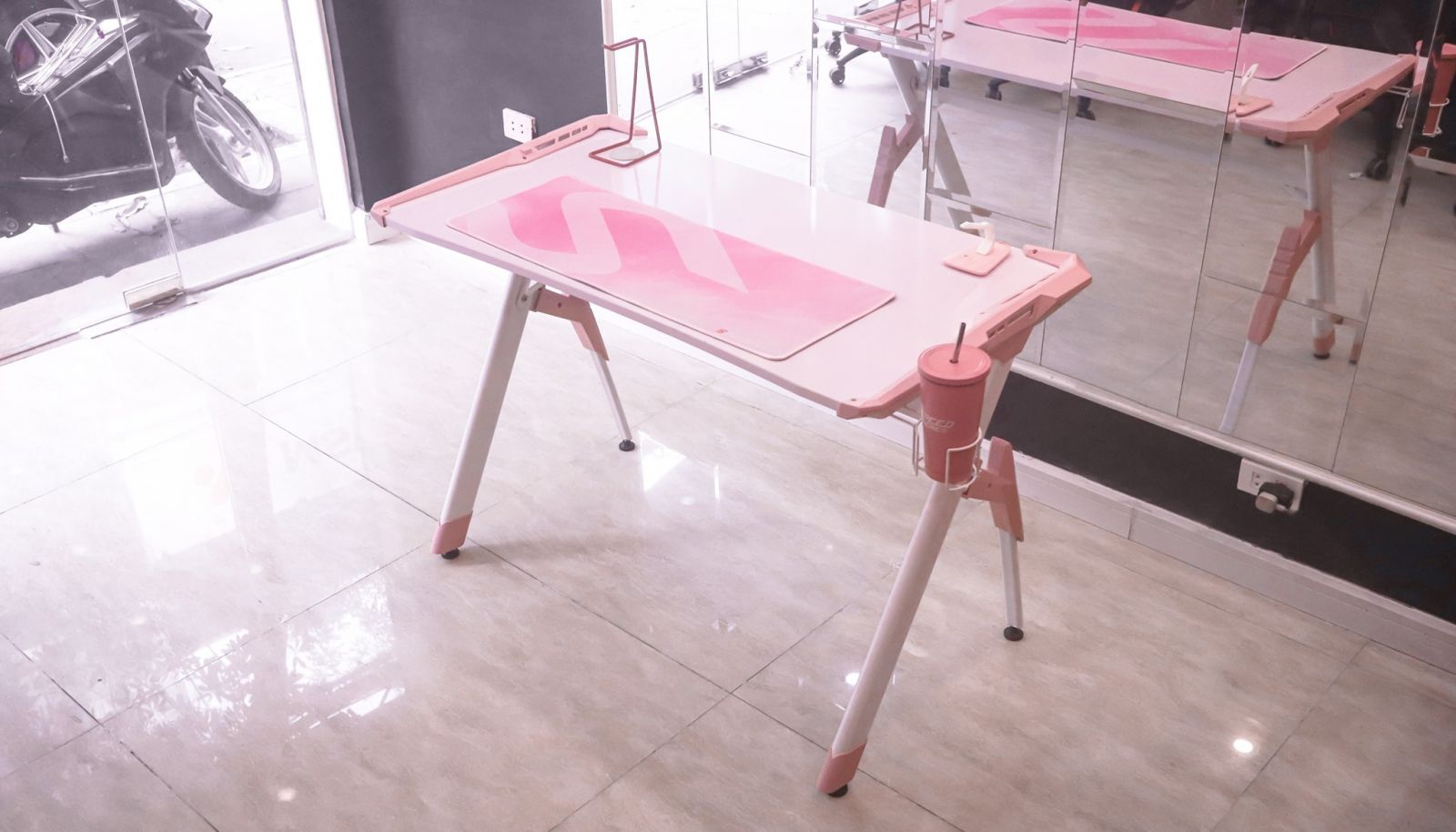 gearshopvn-ban-chu-r-speed-pink-1 Bàn Game Speed Series R1 White/Pink