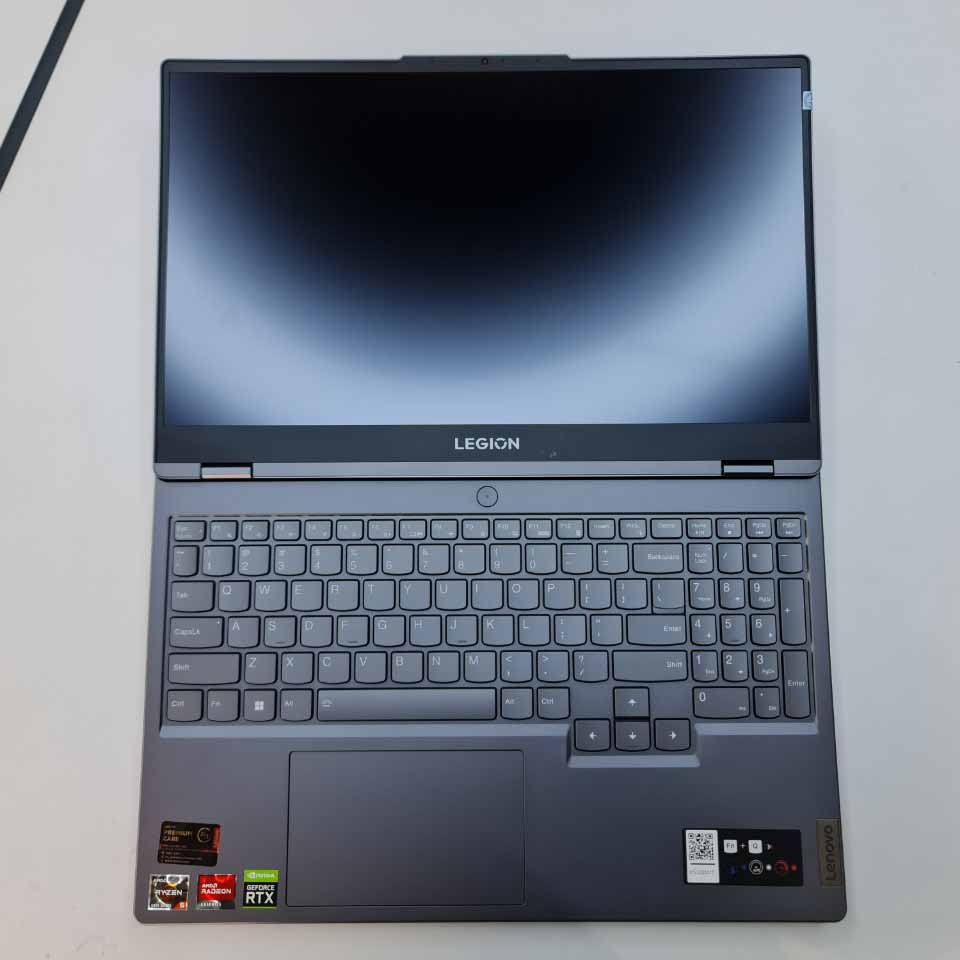 lenovo-legion-5-15arh7-storm-grey-6 Màn hình chiến game mượt