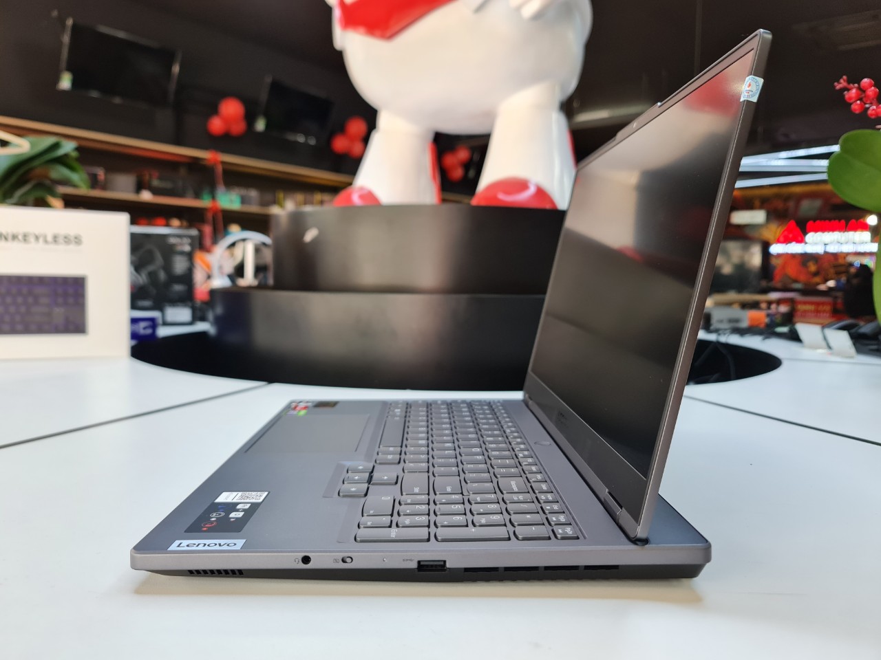 lenovo-legion-5-15arh7-storm-grey-9 Âm thanh Nahimic 3D