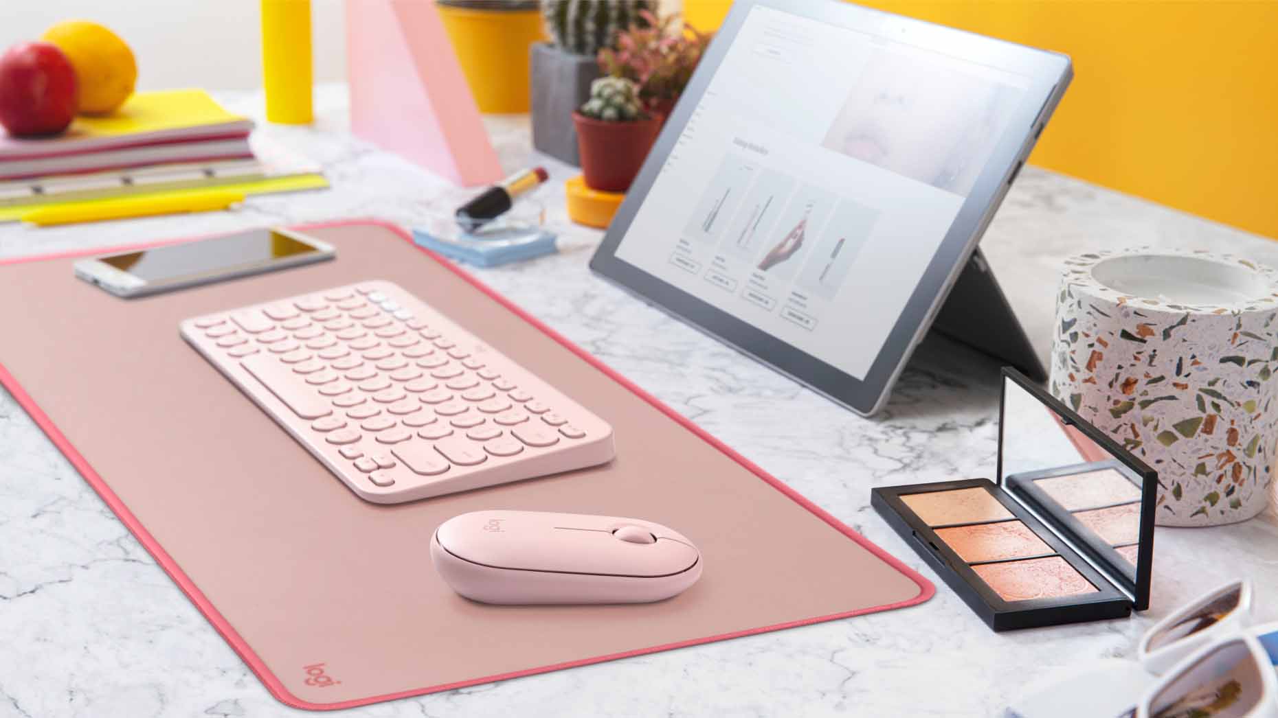 logitech-studio-series-dark-rose-956-000045-o1 Mềm mại và yên tĩnh